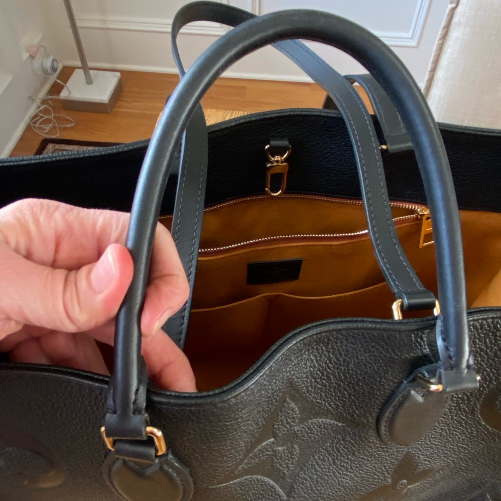 Authentic Louis Vuitton Black OnTheGo GM with authentic LV Bandeau - Picture 13 of 17